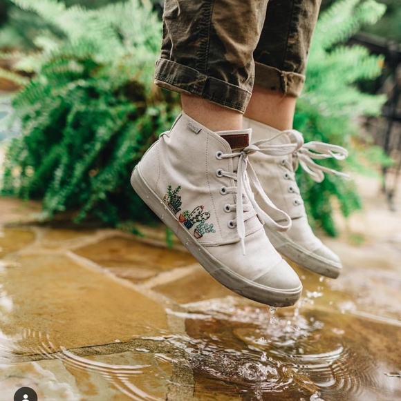 Bangs Shoes - BANGS London Fog Succulent High Top Shoes Sz 8